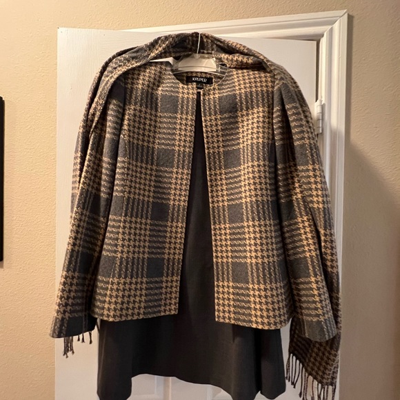 Kasper 2pc skirt suit with matching scarf - Picture 2 of 6